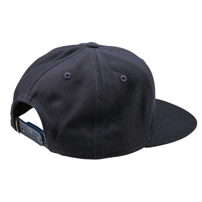 FLAT BILL SNAPBACK BADGE NAVY