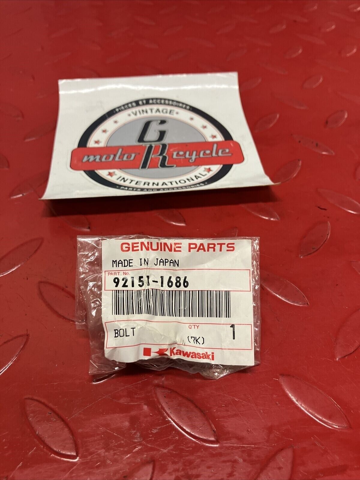 NOS KAWASAKI AIR FILTER BOLT 92151-1686 K13