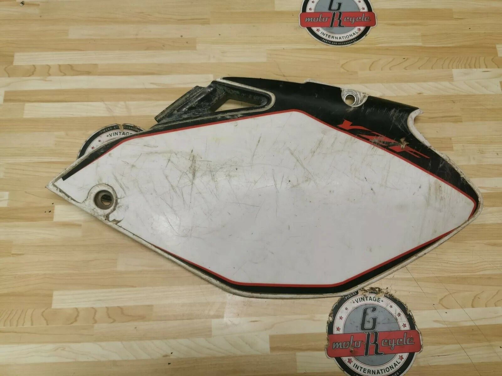 YAMAHA YZ450F 2009 LEFT SIDE COVER PANEL NUMBER PLATE PLASTIC FAIRING 2006 -09 G